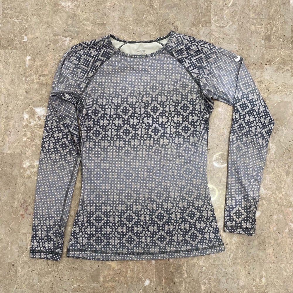 Nike Gray Print Long Sleeve w/ Thumb Hole Size S